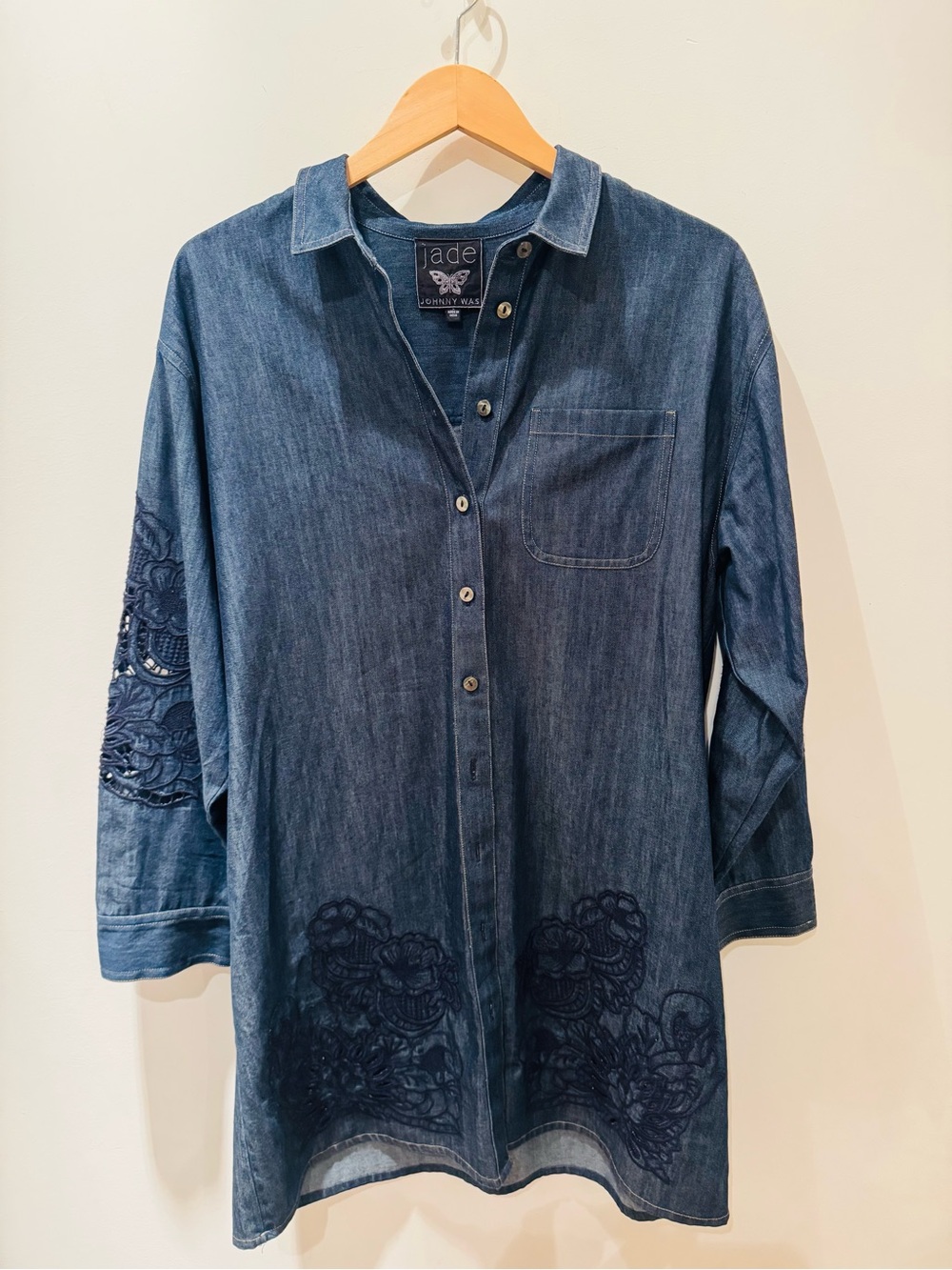 Jade by Johnny Was Indigo Denim Embroidered mini-dress. (Or long top)
Size L.